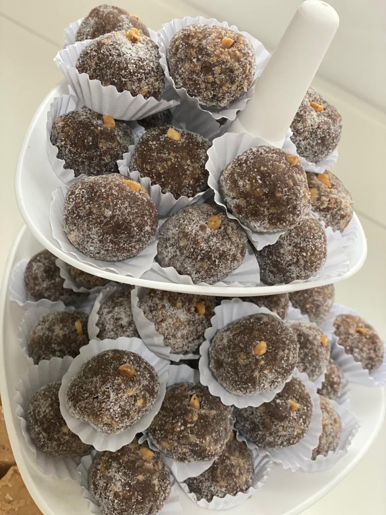 Docinho de Cajuzinho com 25un